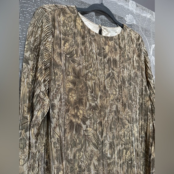 Lovely pleated H&M dress - Picture 2 of 6